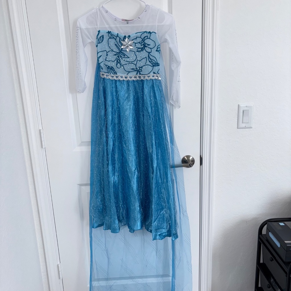 Frozen Halloween Costumes for Girls Dresses with accessories Size 130 (6-7) - Picture 5 of 16